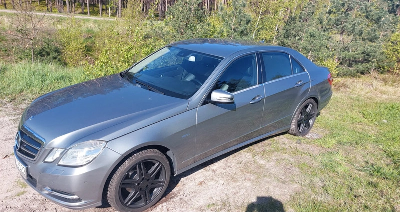 Mercedes-Benz Klasa E cena 39999 przebieg: 290000, rok produkcji 2010 z Świnoujście małe 106